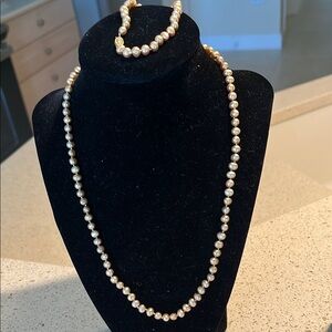 Elegant champagne colored Pearl Necklace and Bracelet Set
